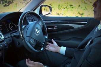 Mi lesz velünk, ha robotautóban karambolozunk?