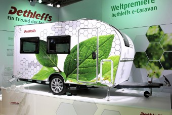 Autó sem kell, magától gurul a lakókocsi