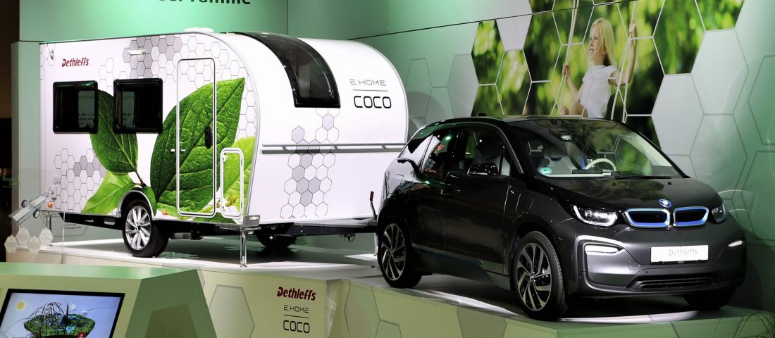 Autó sem kell, magától gurul a lakókocsi