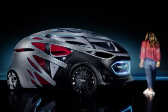 Konténerszállító robot-kisbusz a Mercedestől