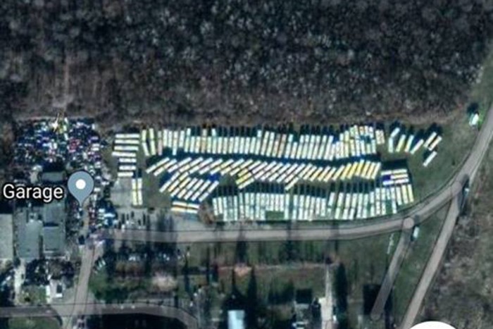 Több mint száz busz rohad Pécs határában 1 | Vezess Több mint száz busz rohad Pécs határában 1