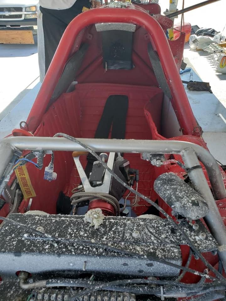 687 km/óránál kapott defektet, másnap a Facebookra posztolt 3