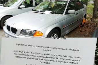 Bekeményítettek a vecsési lakótelepen: durva cetli és kerékbilincs járt a sokáig parkoló kocsinak