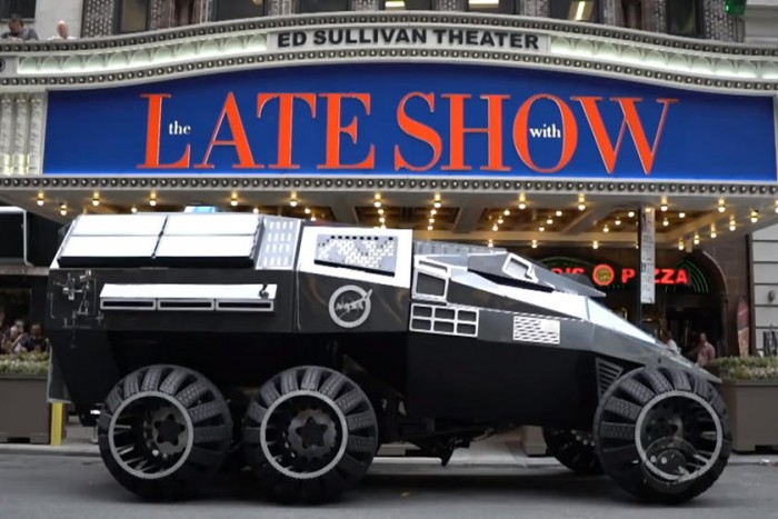 Bitang nagy marsjáróval ment a boltba tojást venni a híres műsorvezető 2