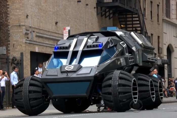 Bitang nagy marsjáróval ment a boltba tojást venni a híres műsorvezető