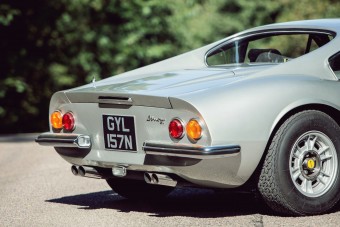 Ebben az öreg Ferrariban rocksztár lehetsz