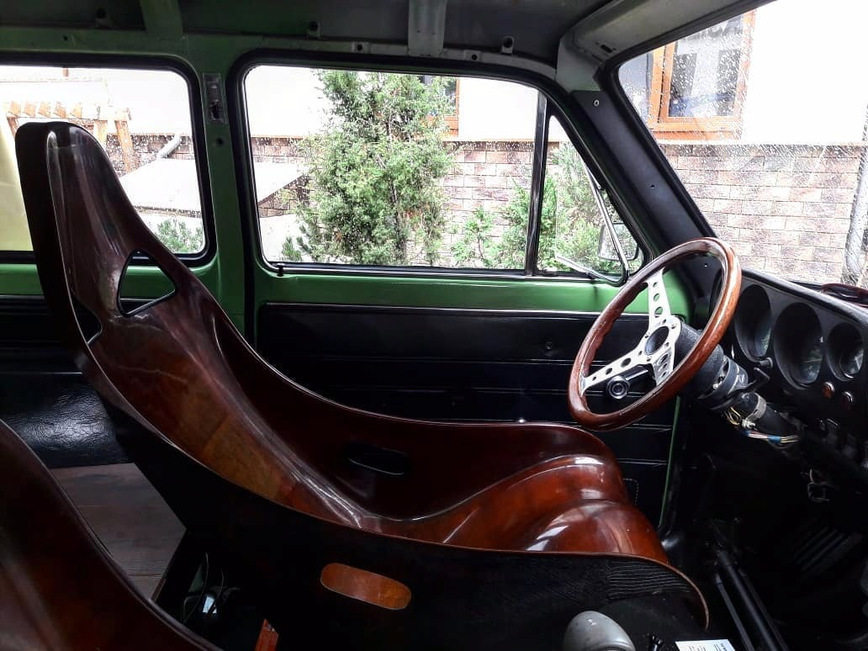 Ez a Lada már elszakadt a tereptől és a porban ül 4