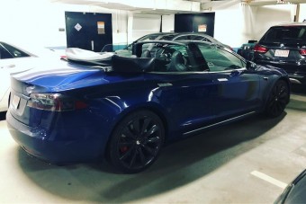 Vajon Elon Musk mit szólna ehhez a kabrió Teslához?