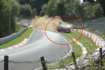 Őrületes bukást élt túl ez a versenyző