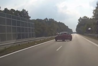 Csúnya balesetet szenvedett a suzukis, aki megijedt az autópályán