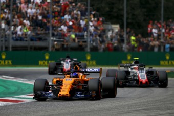 F1: A csapatfőnök is üti Alonsót