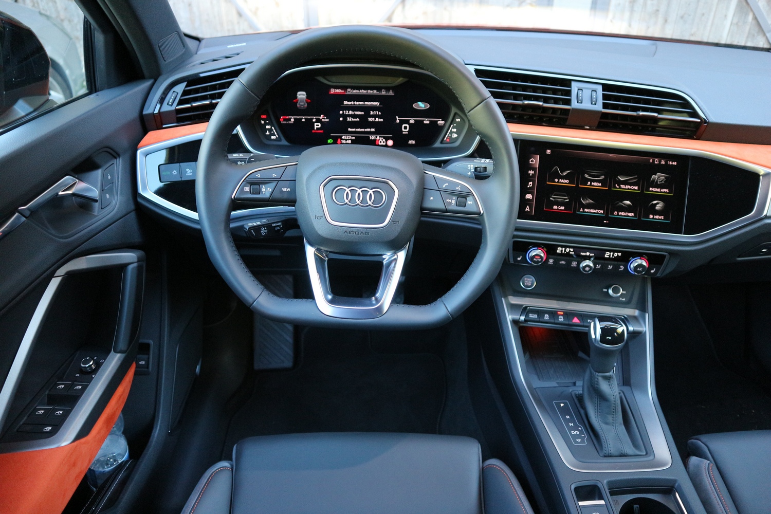 A családi luxus minimuma: vezettük az új Audi Q3-at 20