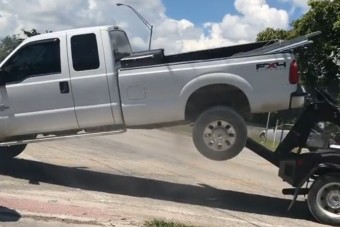 Autós ilyen vadul nem harcolt még az elvontatás ellen