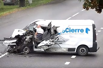 Nagyjából ez fog történni, ha frontálisan ütközünk egy ZiL-lel