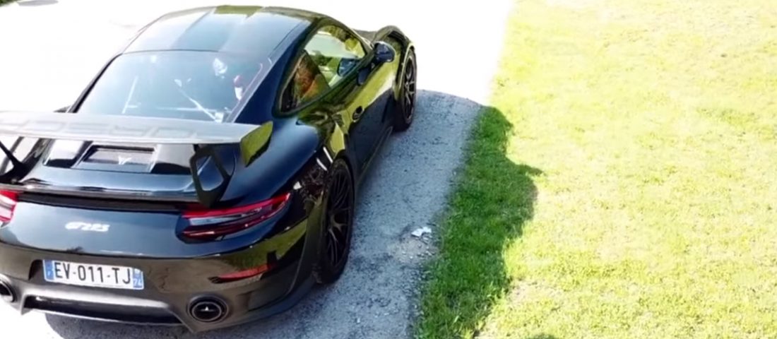 300-nál kapott defektet a 700 lovas Porschéval