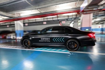 A Mercik már vezető nélkül parkolnak Kínában