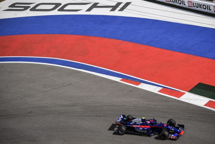 F1: Horrorbalesetet úszott meg Gasly