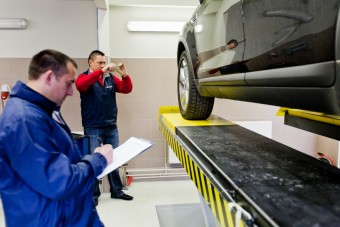 Megszigorították a műszaki vizsgát, óriási a botrány