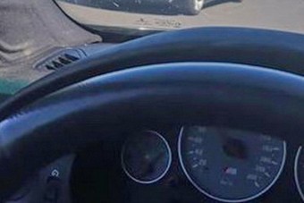 Őrült BMW-s ámokfutót fotóztak az M86-oson