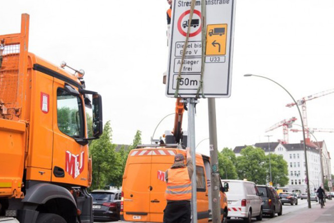 Utalványokkal kenyereznék le a dízelautósokat