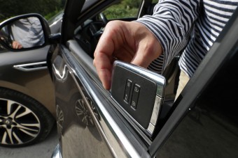 Így működik a modern autók egyik legjobb extrája