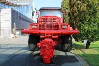 Ilyen egy 230(!!!) tonnás teherautó