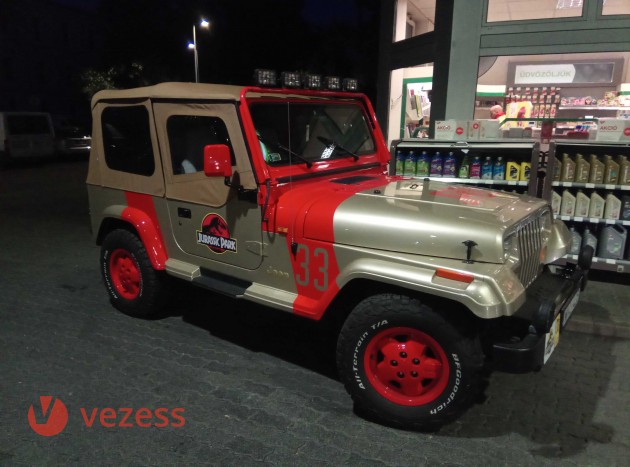 Hollywoodi filmes legendát fotóztunk egy hazai benzinkúton 3