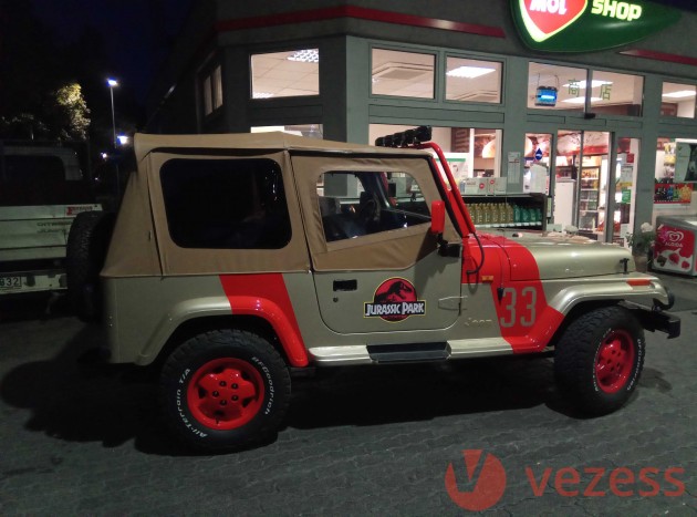 Hollywoodi filmes legendát fotóztunk egy hazai benzinkúton 4