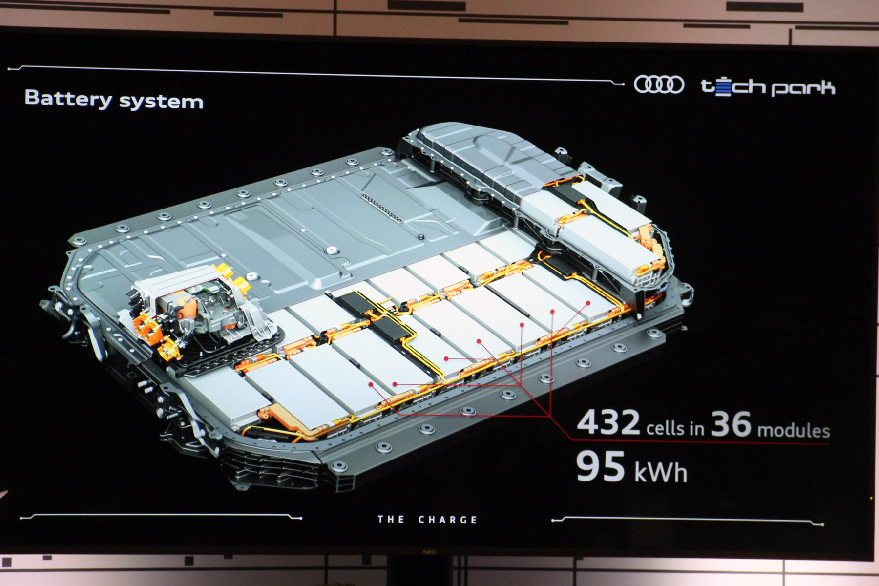 Százas szög a Tesla koporsójába? Beültünk az elektromos Audiba 23