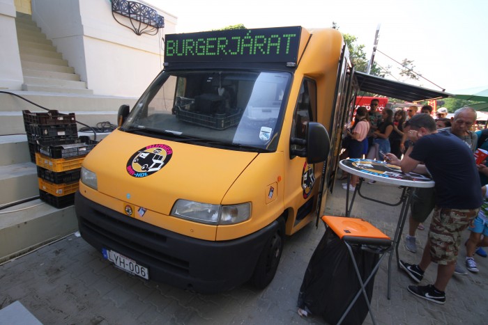 A food truck az új büféskocsi 10 A food truck az új büféskocsi 10