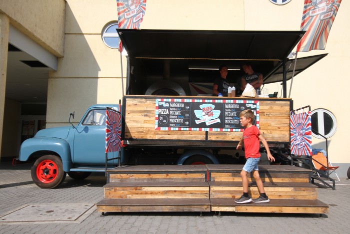 A food truck az új büféskocsi 15 A food truck az új büféskocsi 15