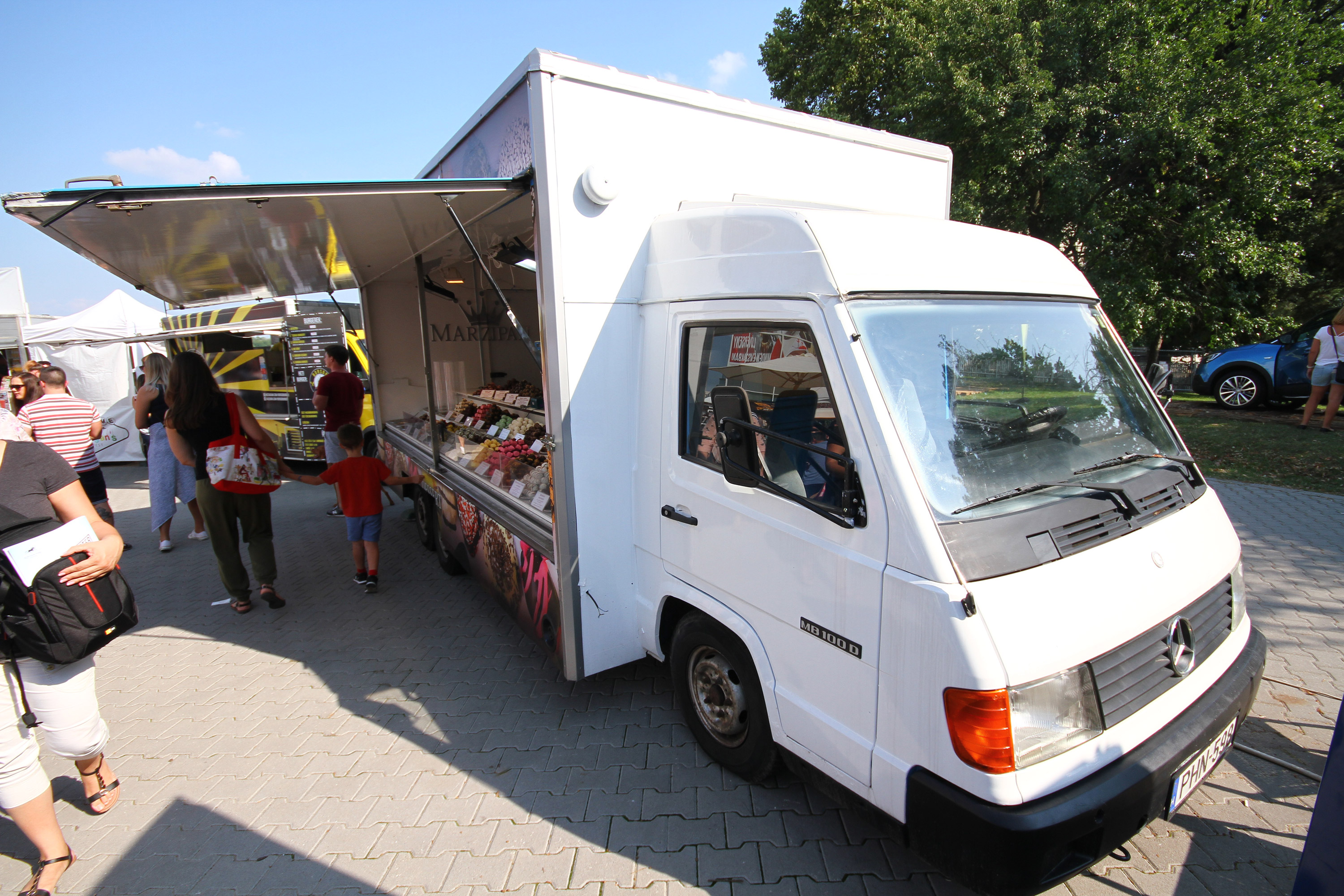 A food truck az új büféskocsi 76