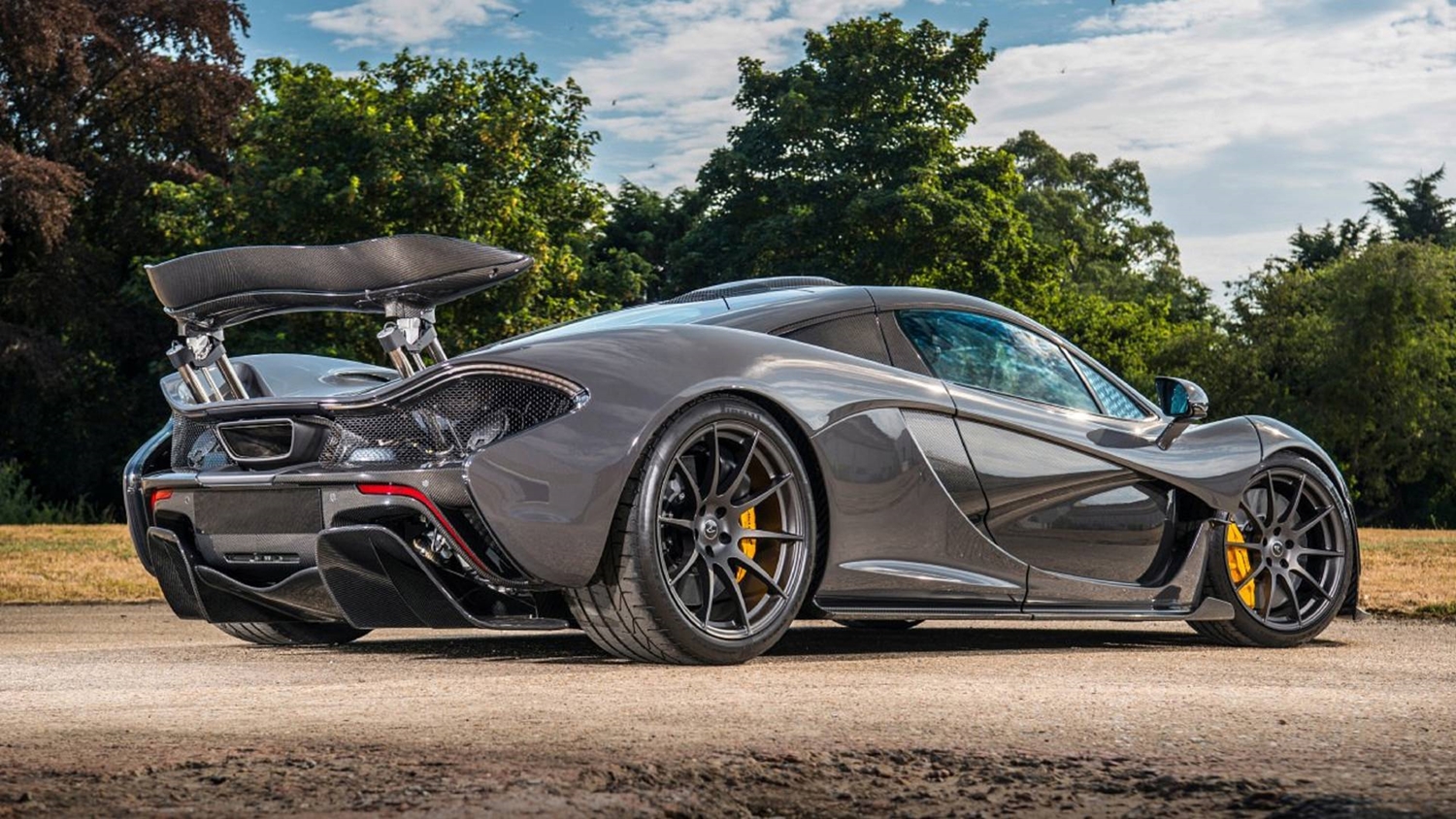 Amerikába költözik Jenson Button, ezért eladja a McLaren P1-esét 5