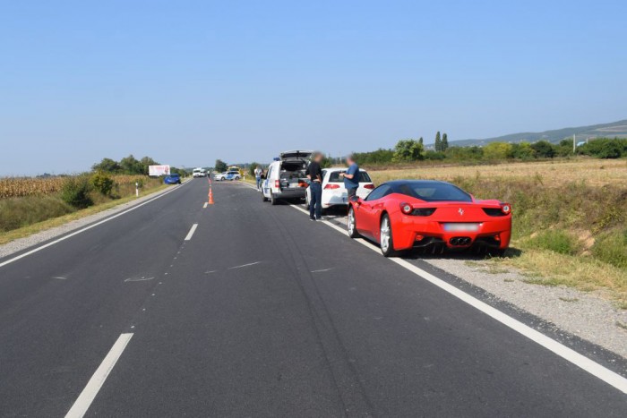 Ferrari okozott balesetet Pécsett 5