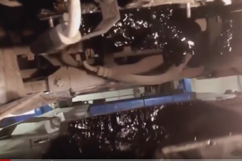 Könnyfakasztó videó a pokoli műhelyek mélyéről