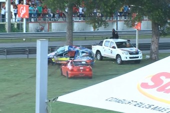 Kirepült a kettészakadt autóból, túlélte