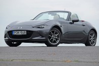 Közel harminc évig tartották frissen ezt a Mazda MX-5-öst 23