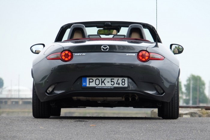 Móka és kacagás 200 lóerő alatt – Mazda MX-5 5 Móka és kacagás 200 lóerő alatt – Mazda MX-5 5