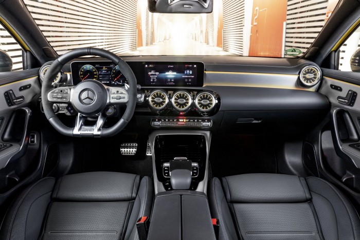 Megérkezett a Mercedes legkisebb sportmodellje 8 Megérkezett a Mercedes legkisebb sportmodellje 8