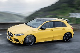 Megérkezett a Mercedes legkisebb sportmodellje