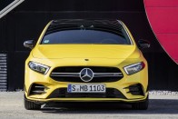 Megérkezett a Mercedes legkisebb sportmodellje 32