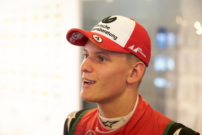 Mit csinált a kis Schumacher a Nürburgringen!