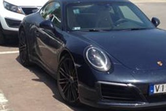 Mindenkinek azt kívánjuk, ami ennek a hazai Porschének a rendszáma