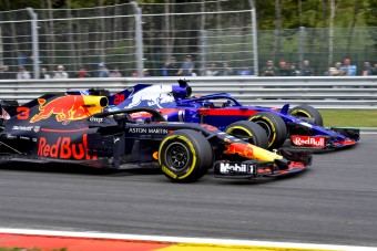 F1: A Red Bull visszalép a motorral?