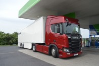 Szereti a terhelést a Scania V8-asa 2