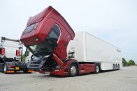 Szereti a terhelést a Scania V8-asa 24