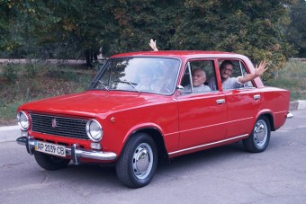 Mindannyiunk álmát váltotta valóra a srác, aki 86 éves nagyapja Ladáját újította fel