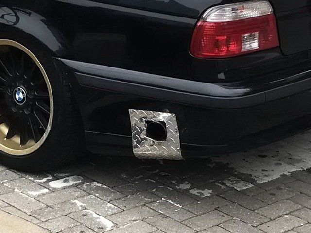 20 fotó bizonyítja, hogy az egész autót el lehet rondítani egy őrült kipufogóval 7