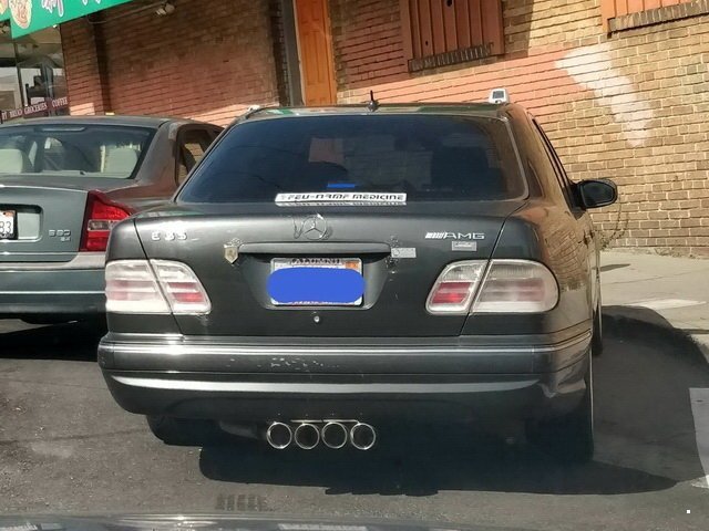 20 fotó bizonyítja, hogy az egész autót el lehet rondítani egy őrült kipufogóval 17