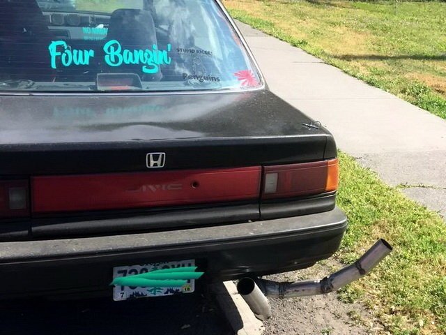 20 fotó bizonyítja, hogy az egész autót el lehet rondítani egy őrült kipufogóval 18